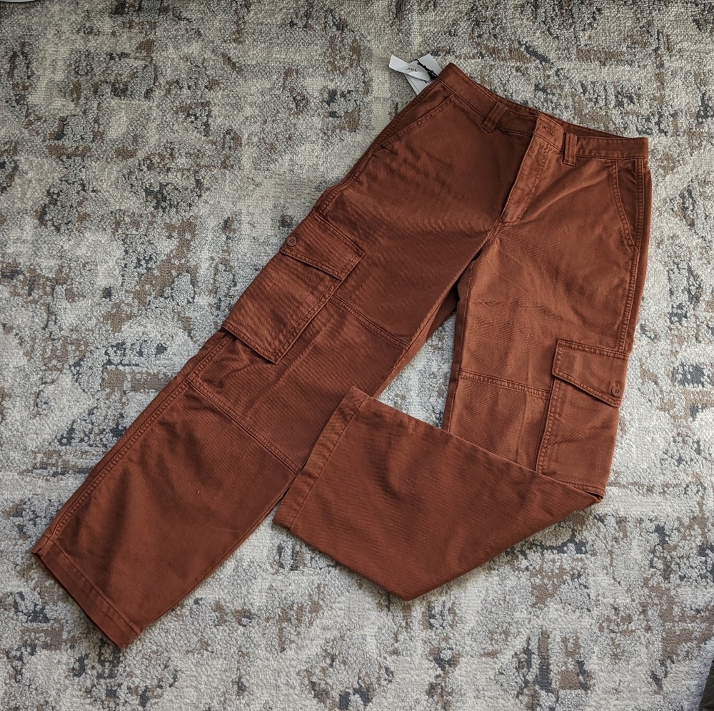 *SOLD* BNWT TNA Chambers Cargo Pants